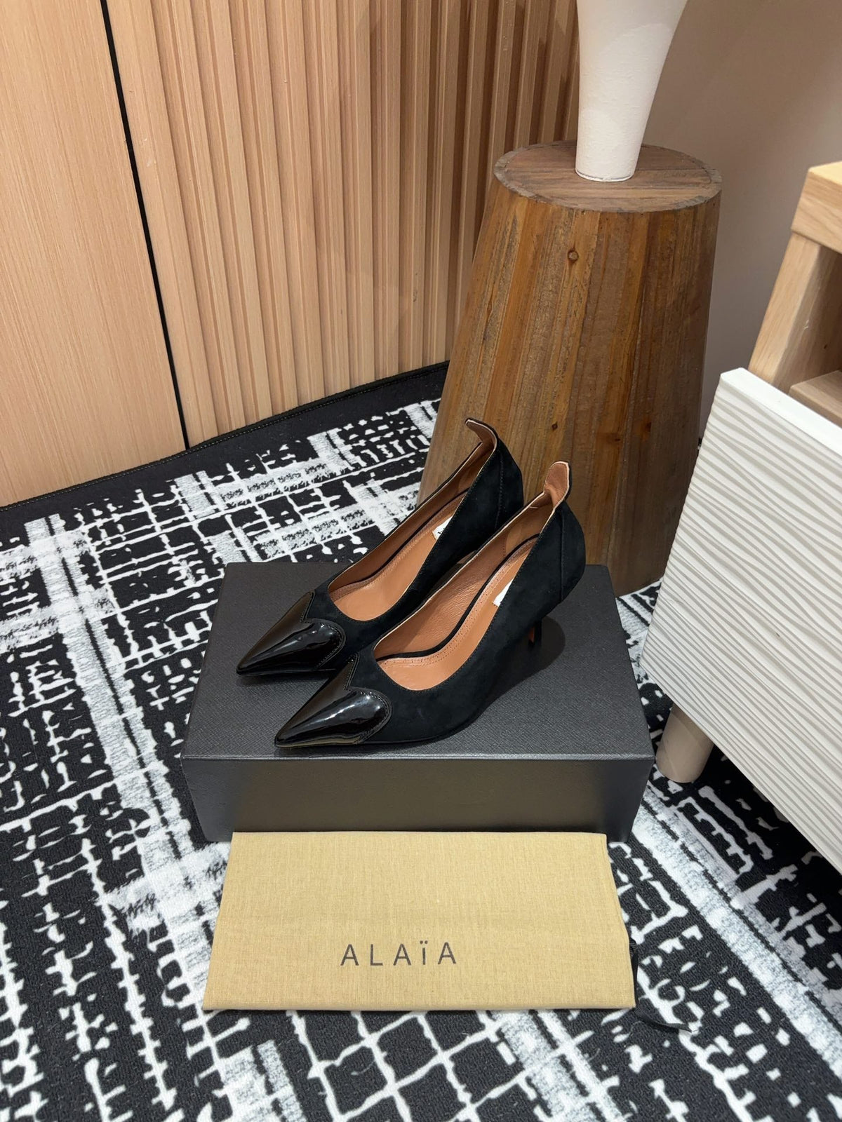 Alaia Pump Coeur 85mm In BLack Suede 933077