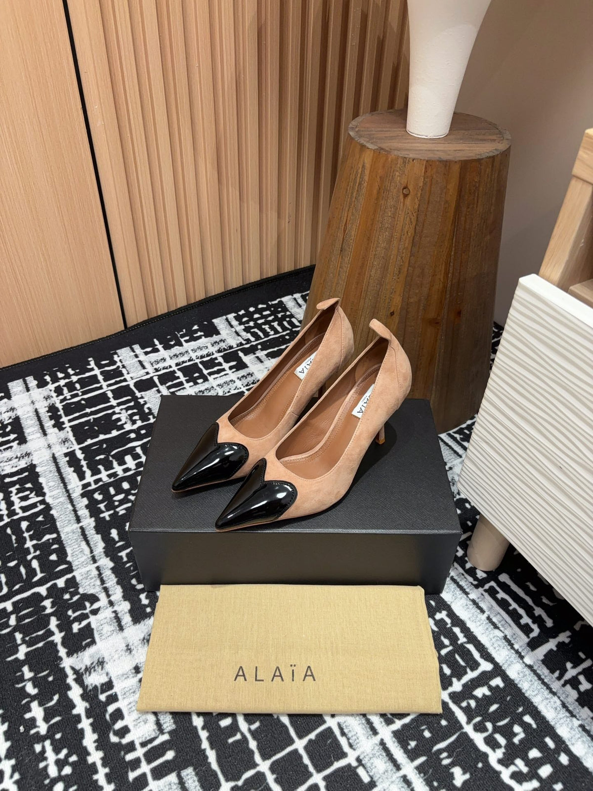 Alaia Pump Coeur 85mm In Beige Suede 933078