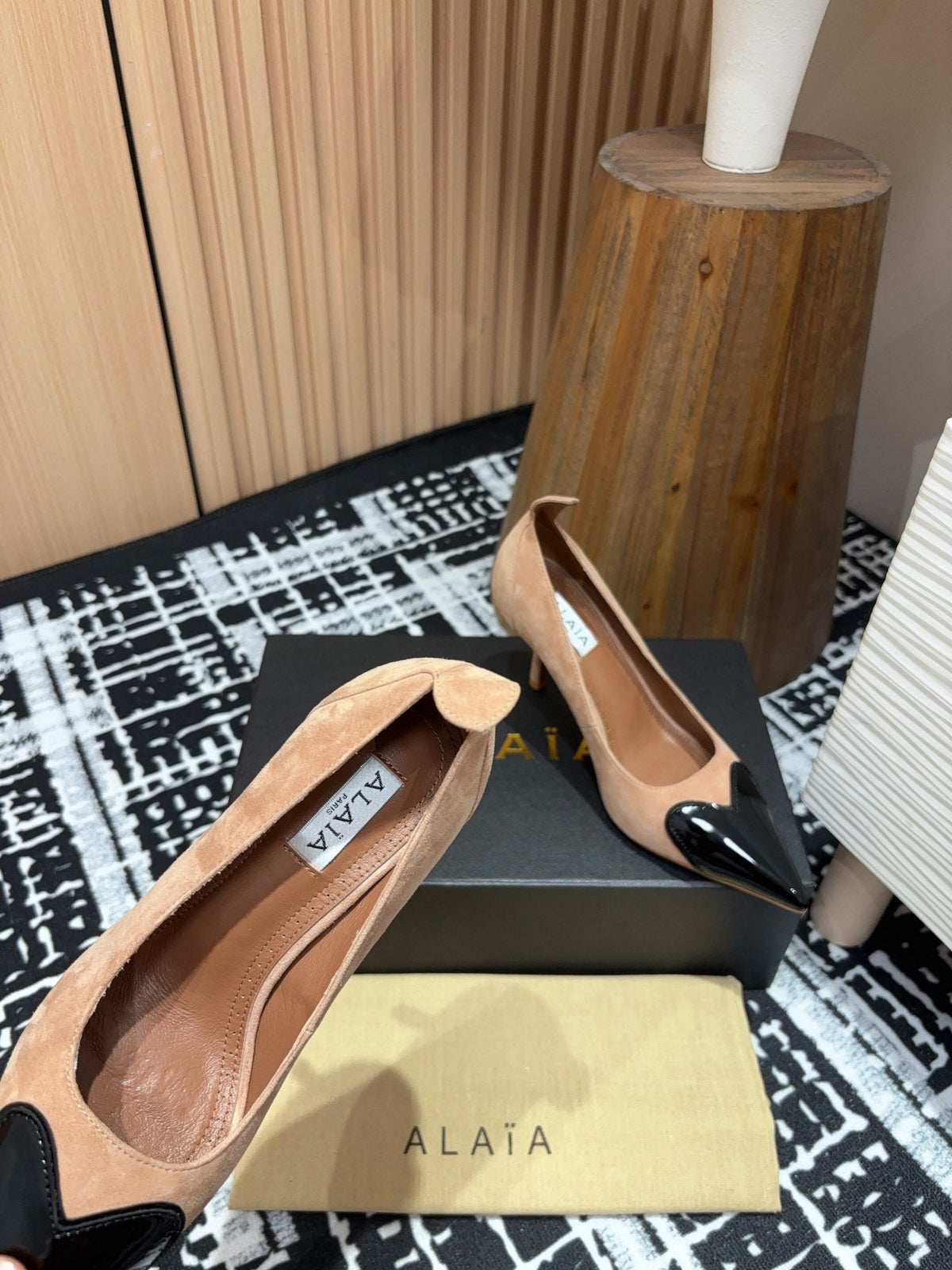 Alaia Pump Coeur 85mm In Beige Suede 933078