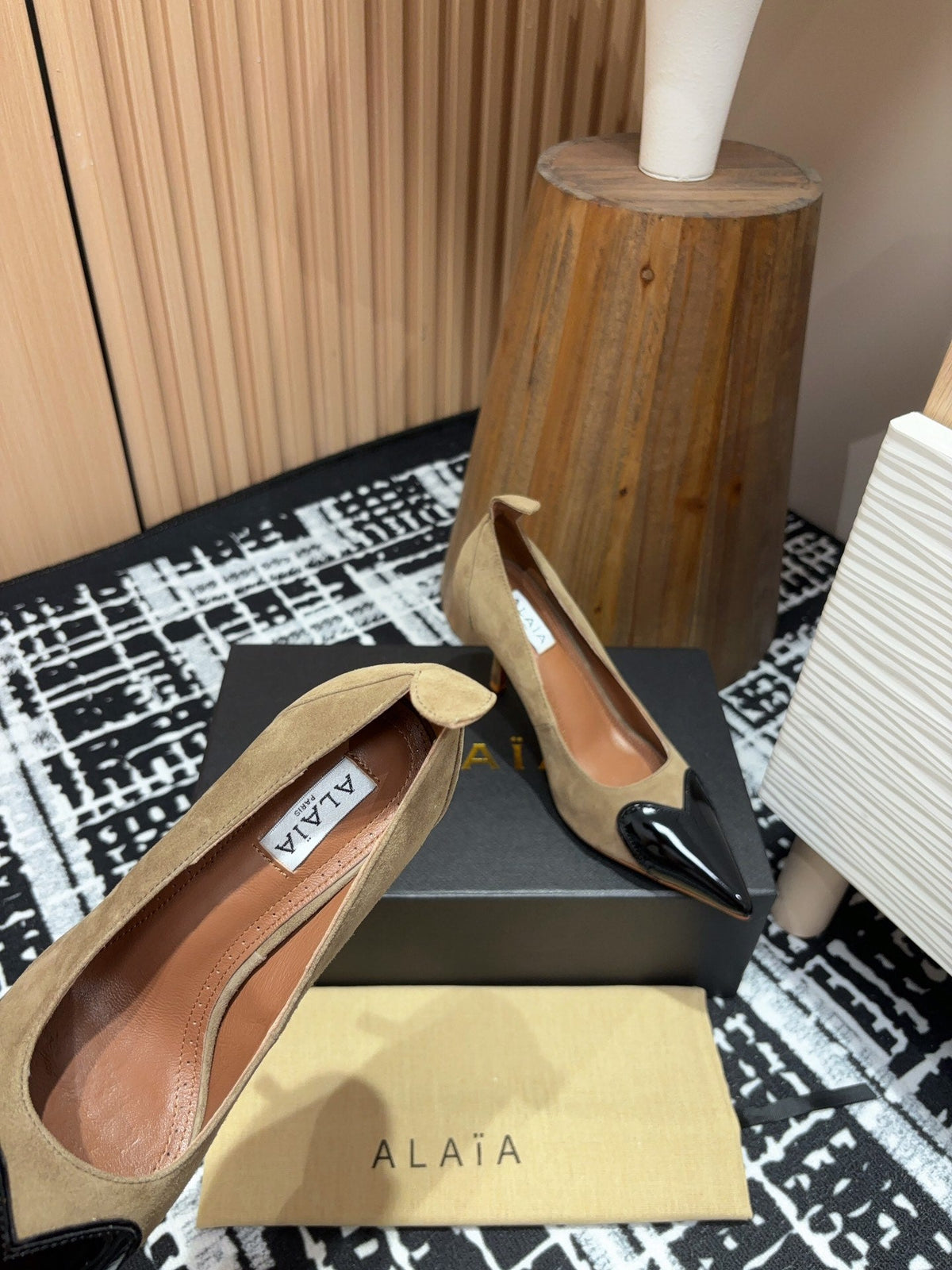 Alaia Pump Coeur 85mm In Moss Brown Suede  933080