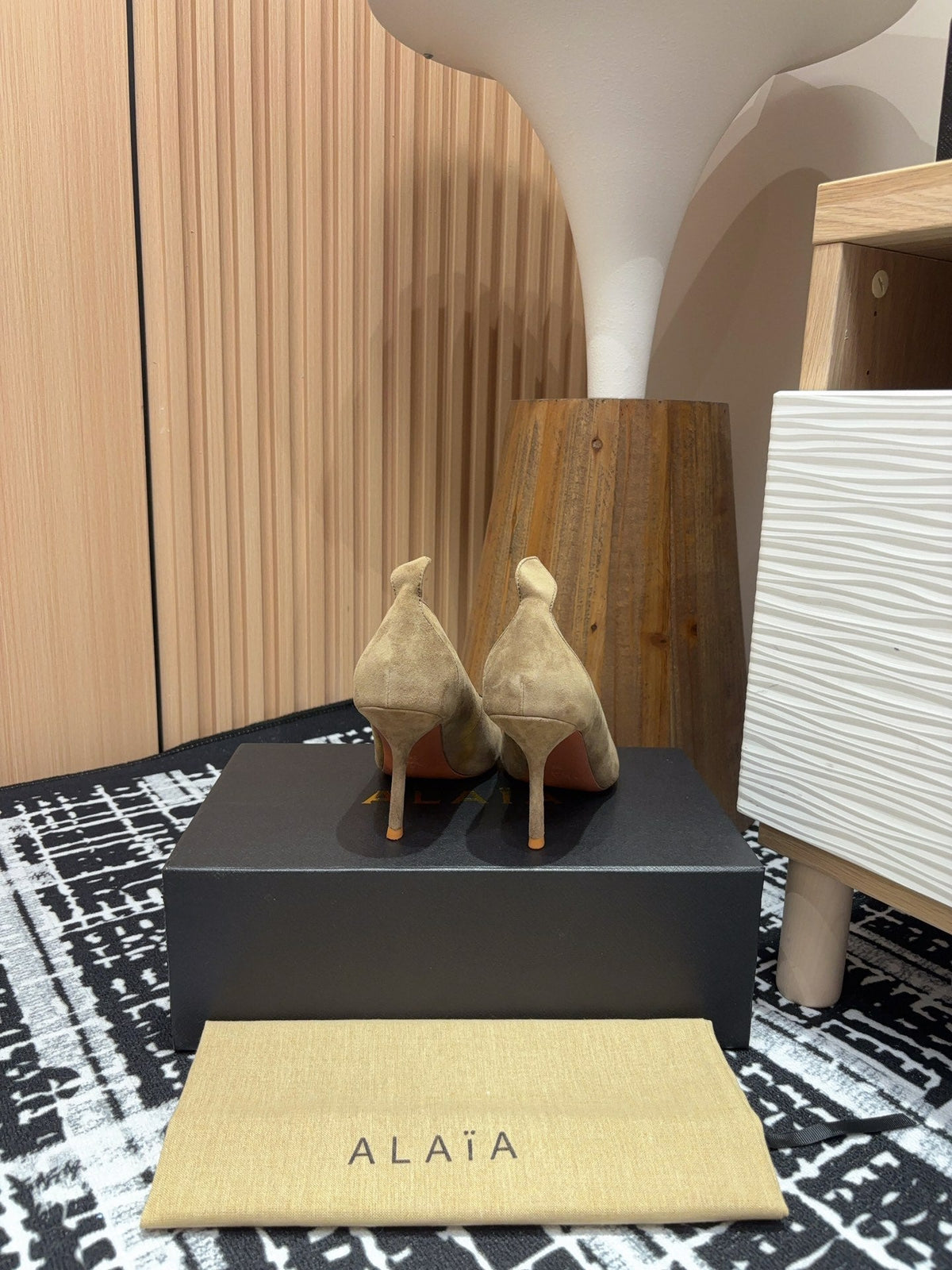 Alaia Pump Coeur 85mm In Moss Brown Suede  933080
