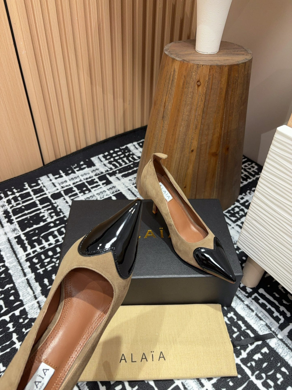 Alaia Pump Coeur 85mm In Moss Brown Suede  933080