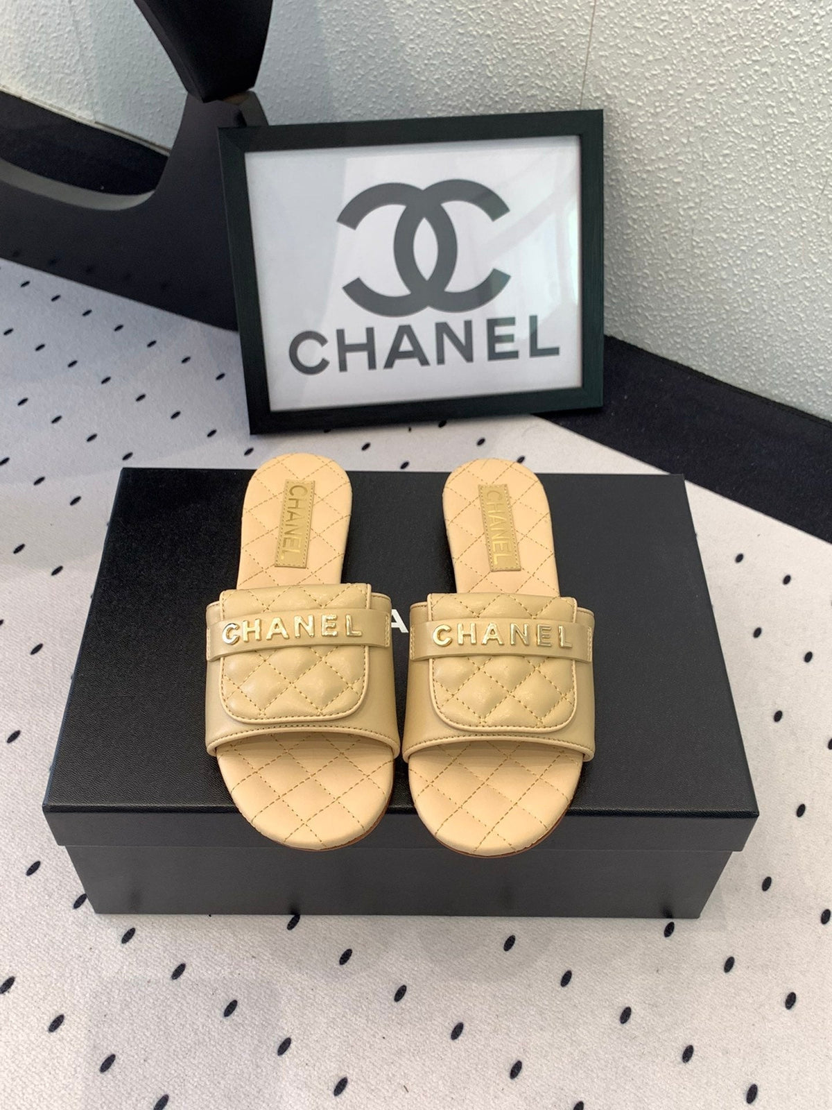 CC Slippers In Beige Quilted Cowhide 147026