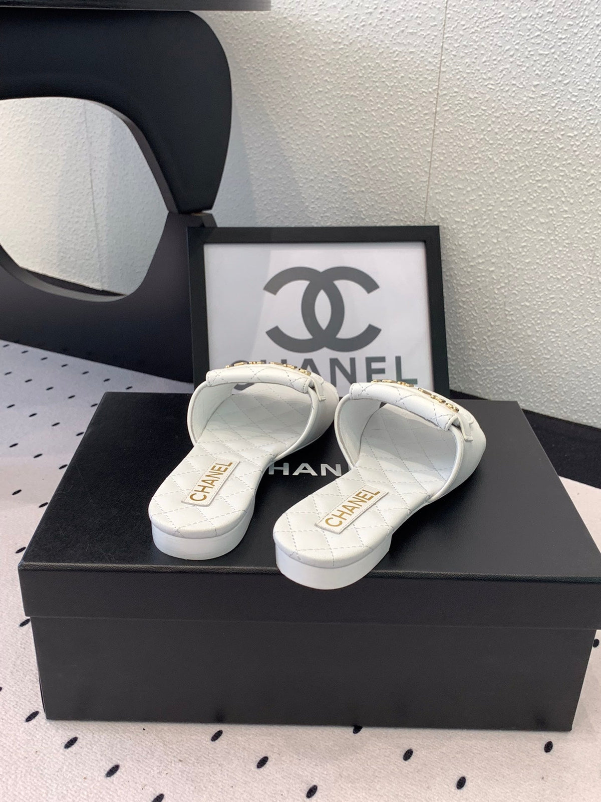CC Slippers In White Quilted Cowhide 147028