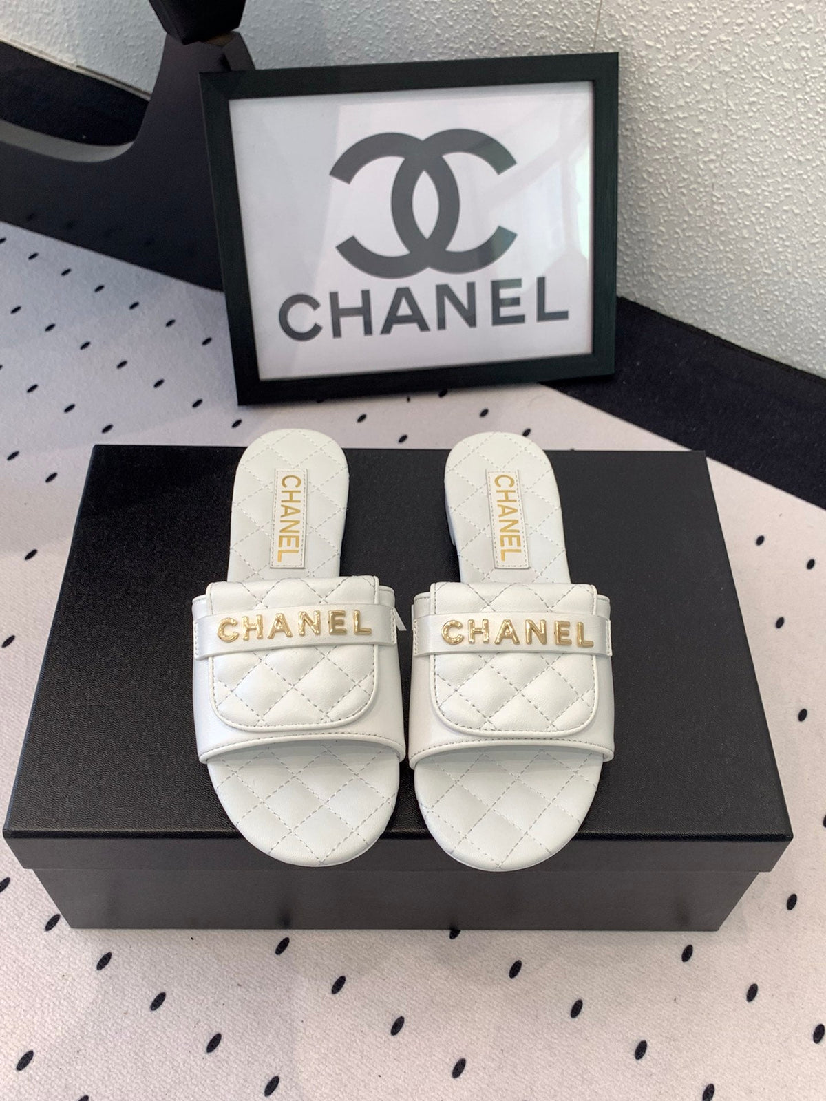 CC Slippers In White Quilted Cowhide 147028