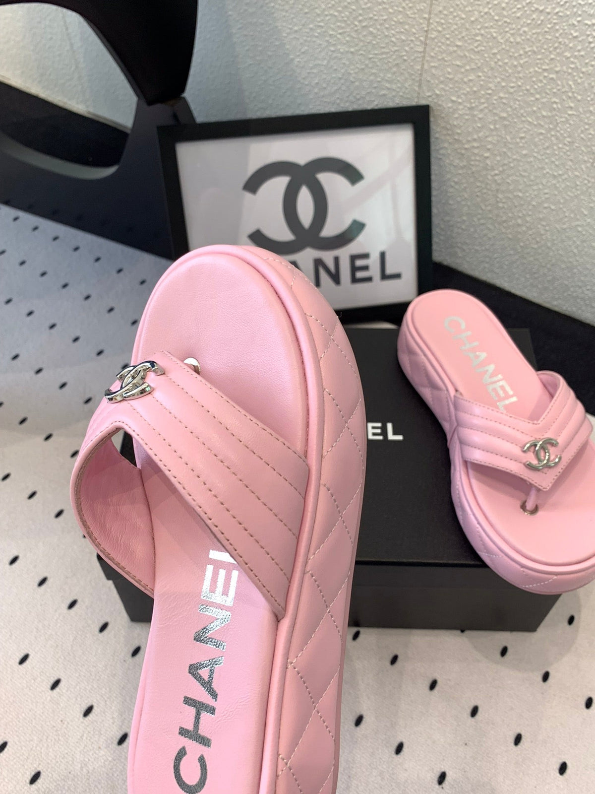 CC Thong Slippers In Pink Lambskin 147049