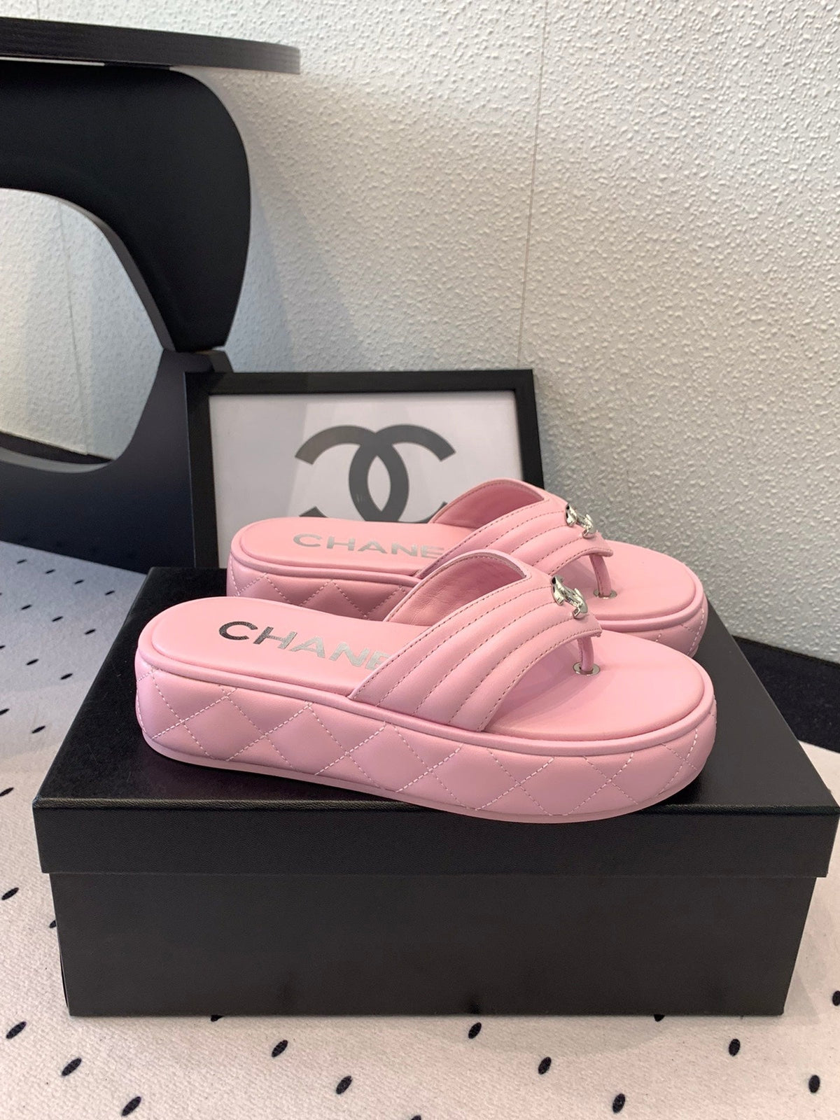 CC Thong Slippers In Pink Lambskin 147049