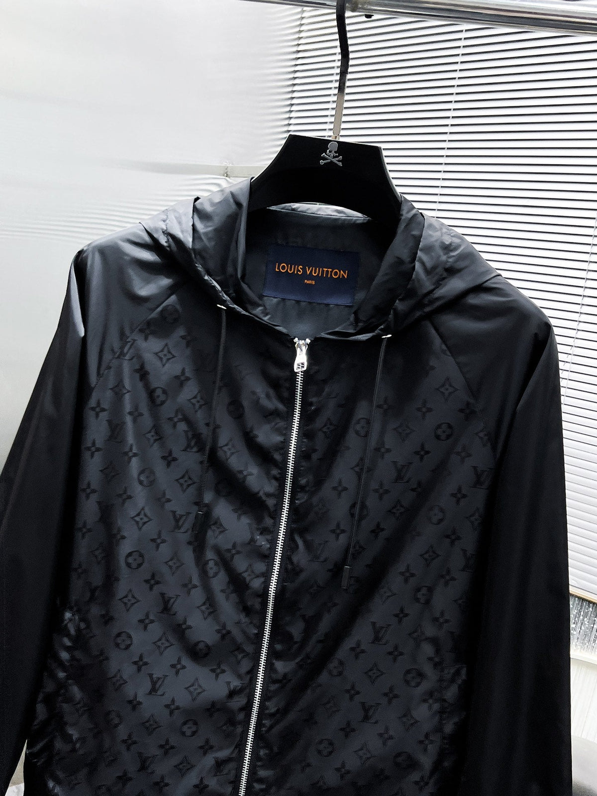 LV WINDBREAKER BLACK MONOGRAM 238808
