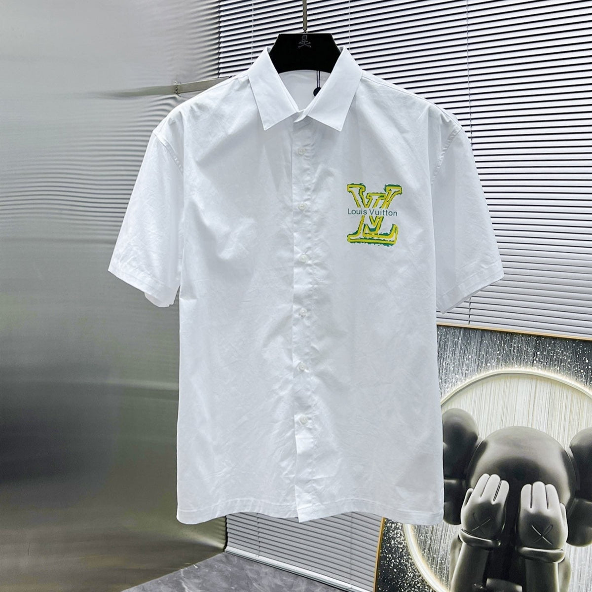 LV SHORT-SLEEVED SHIRT IN WHITE COTTON GREEN YELLOW LOGO 238815