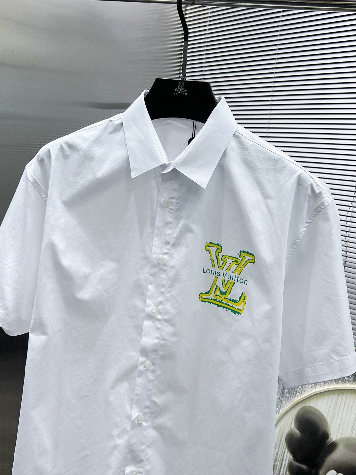 LV SHORT-SLEEVED SHIRT IN WHITE COTTON GREEN YELLOW LOGO 238815