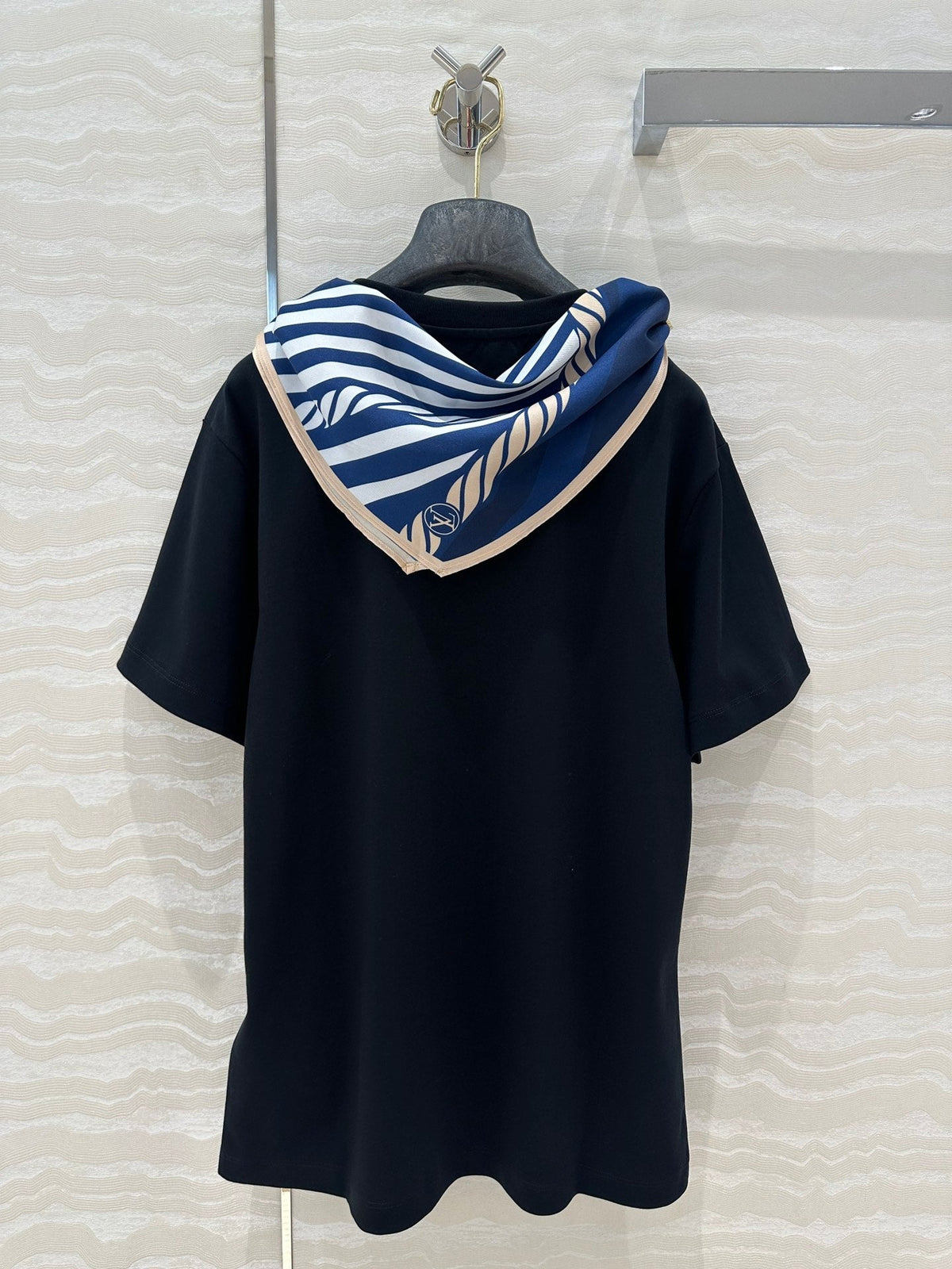 LV High-Sense Silk Scarf T-shirt Black White Cotton
