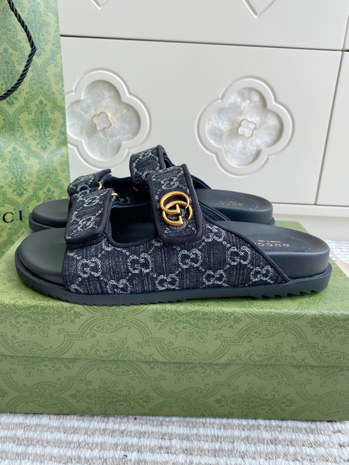 GC sandal with Double G Black Canvas Sheepskin 291017