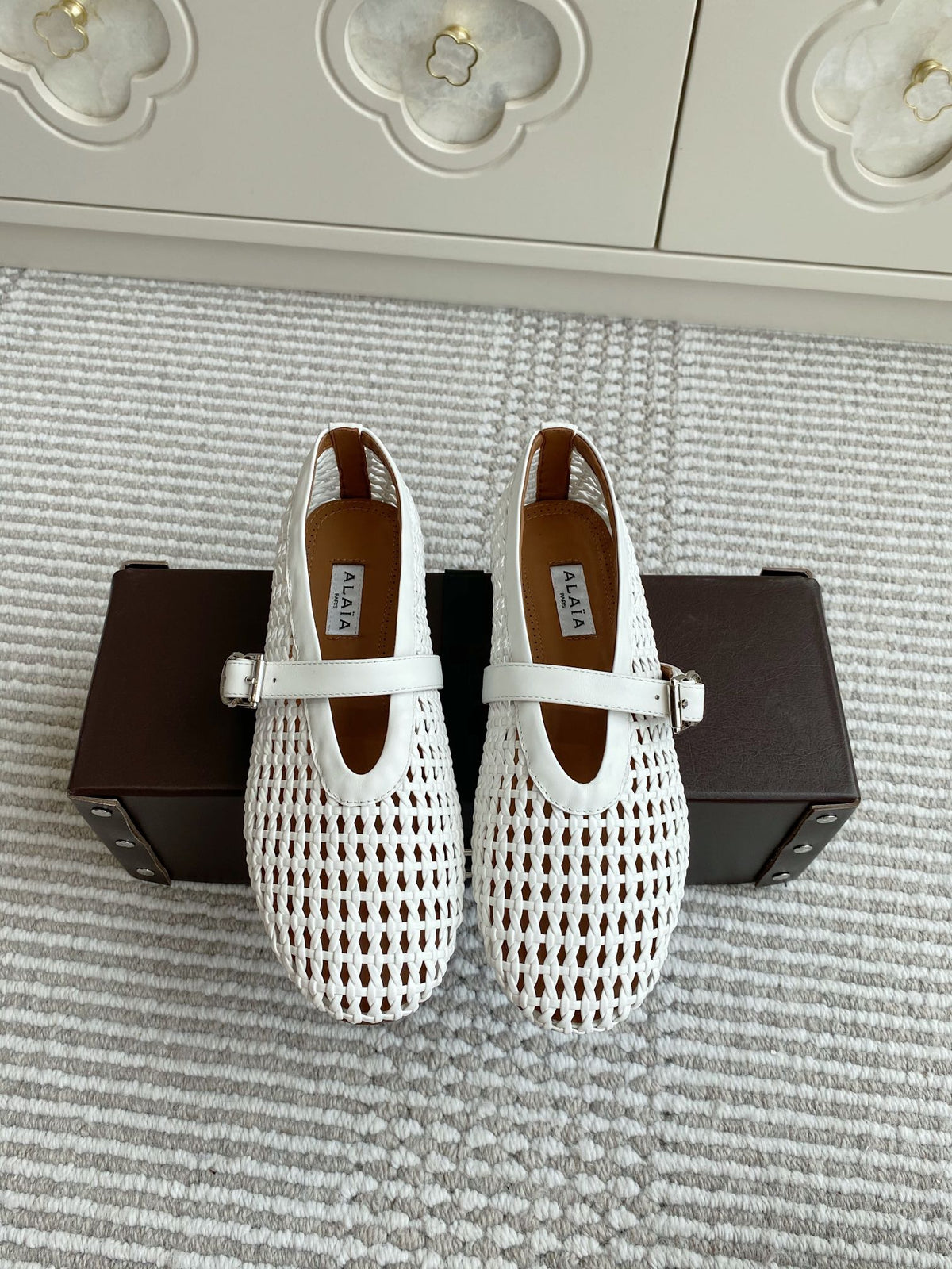Alaia Women's Ballet Flat White Lambskin 291054
