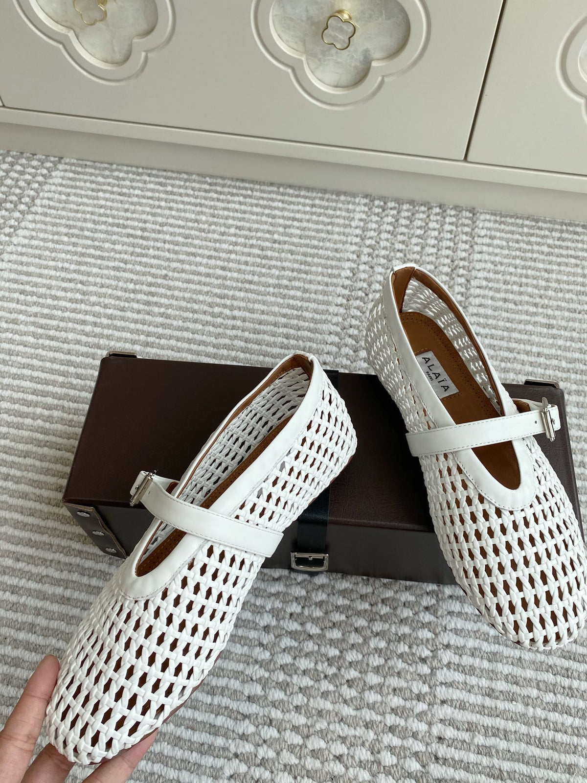 Alaia Women's Ballet Flat White Lambskin 291054
