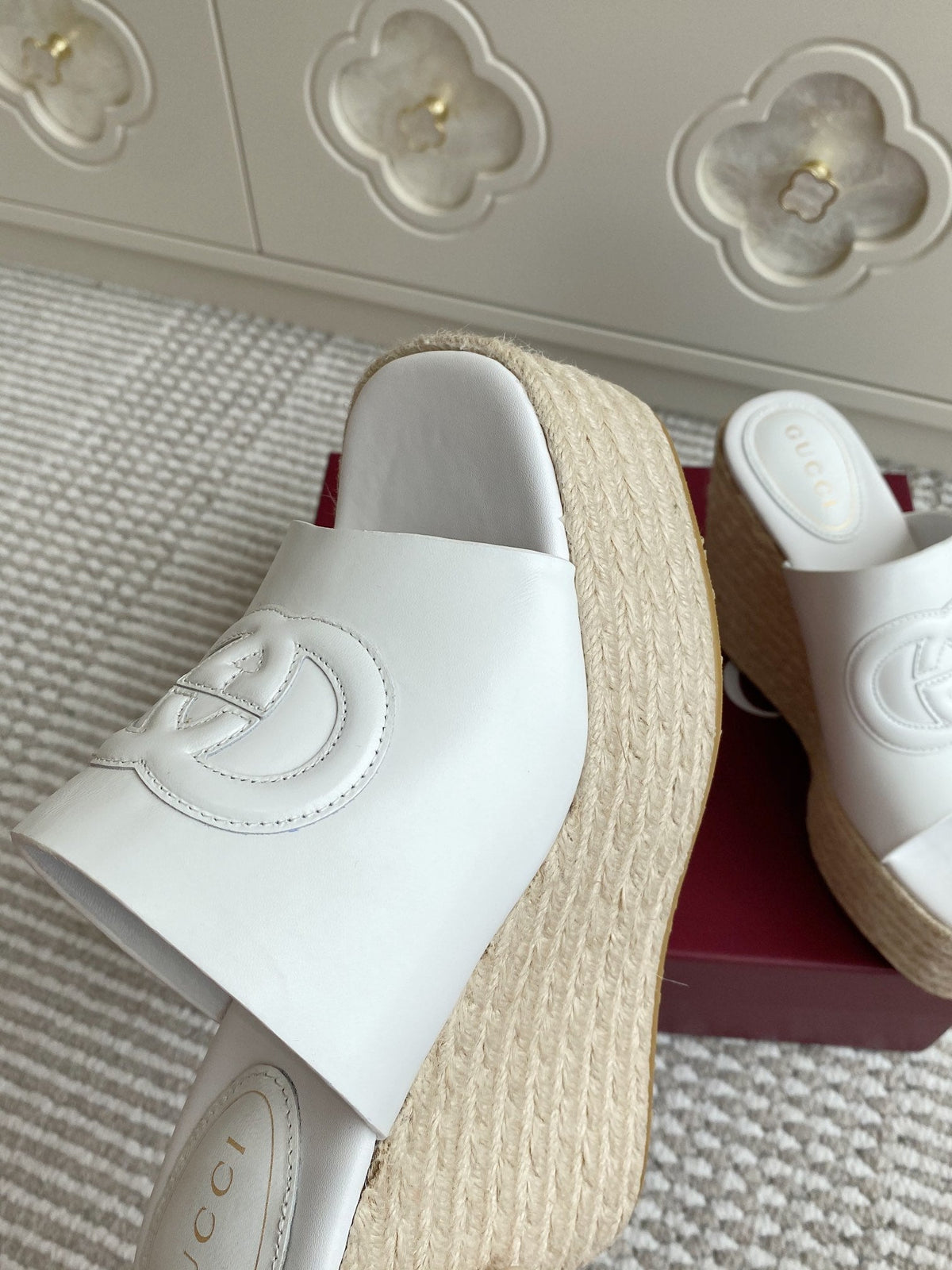 GC 25 Interlocking G Sandal White Cord Cowhide 291034