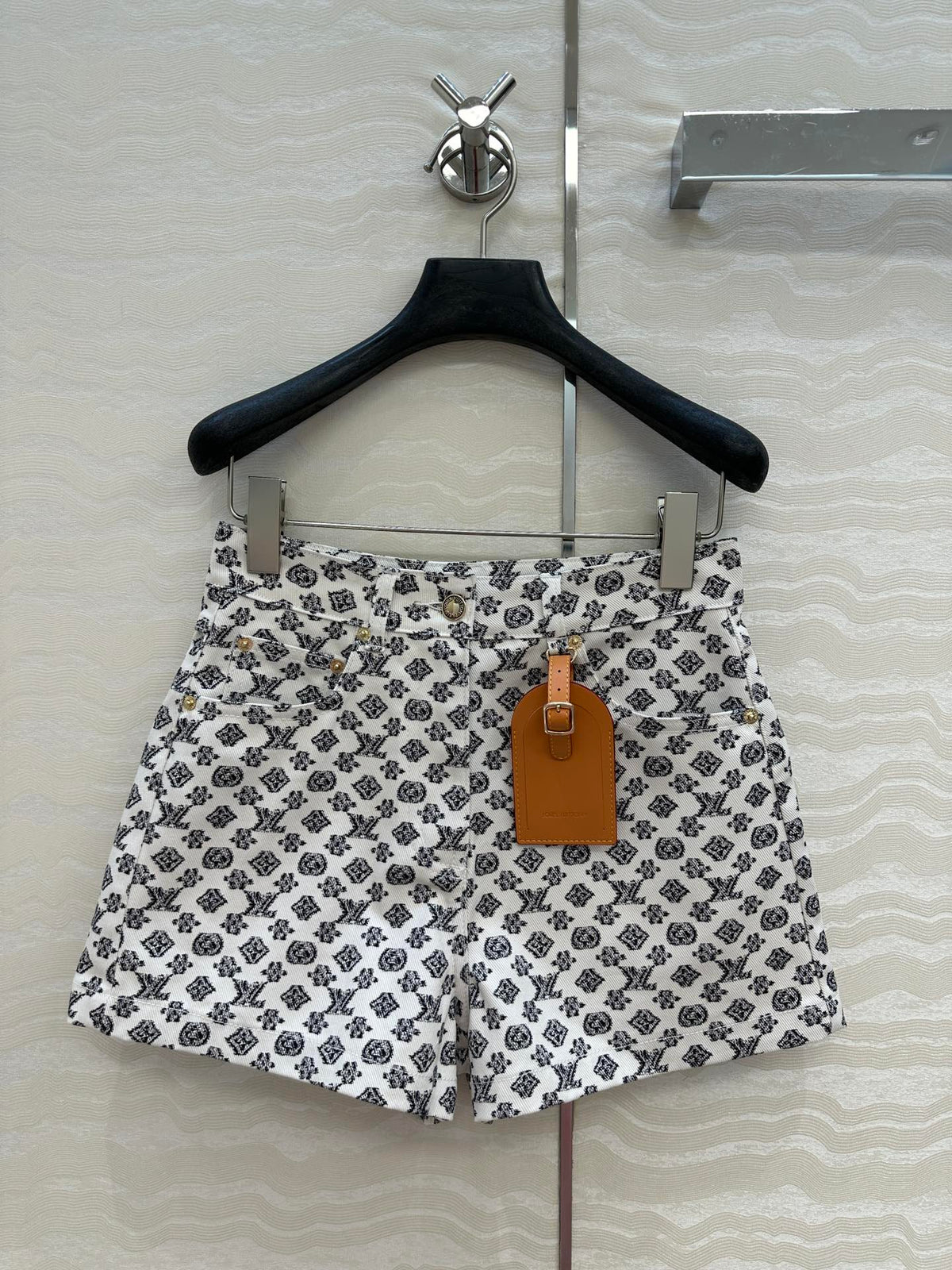 LV 25 Advanced Logo Denim Shorts Black White Poliester