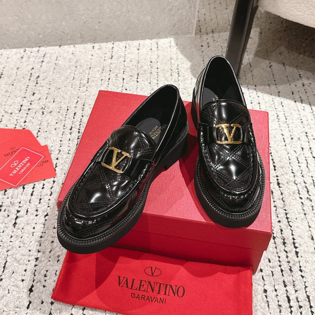 VT Vlogo Loafer Black Patent Leather 359840
