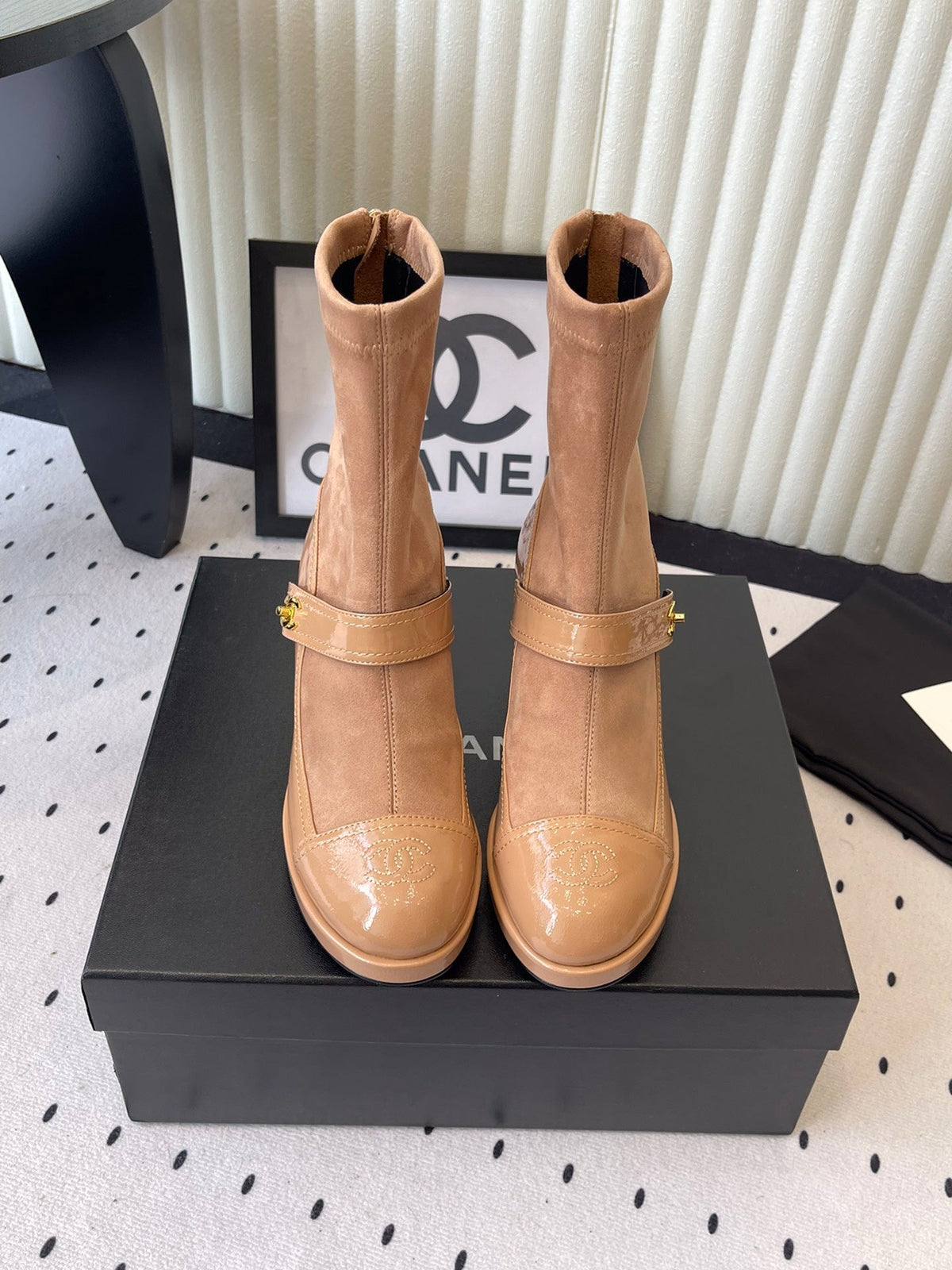 CC 25 Short Boot Camel Suede Patent Leather 514103
