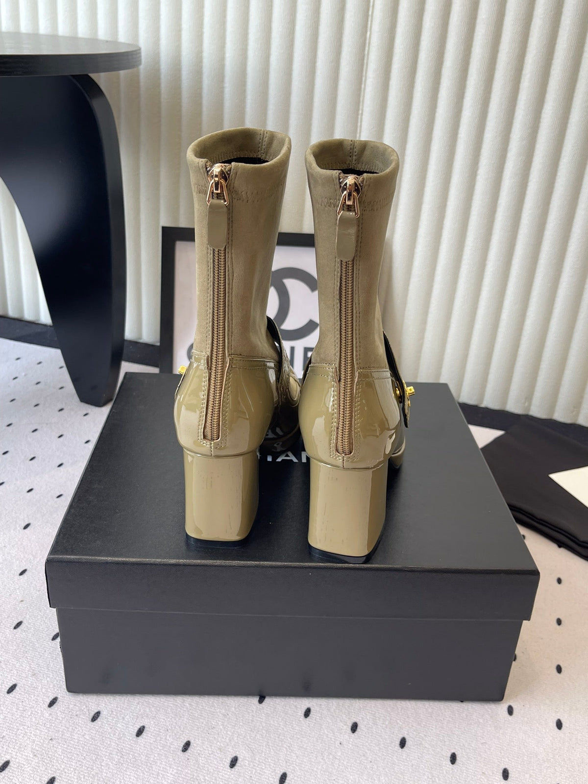 CC 25 Short Boot Olive Green Suede Patent Leather 514104