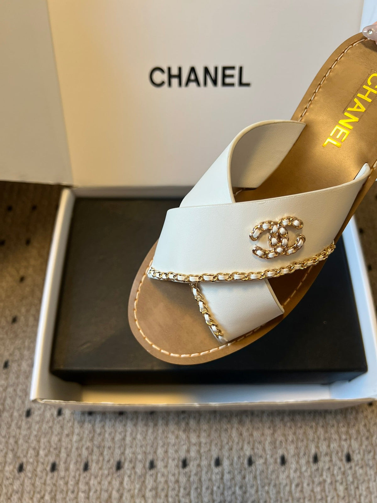 CC 26s Flat Sandals White Brown Cowhide 627195
