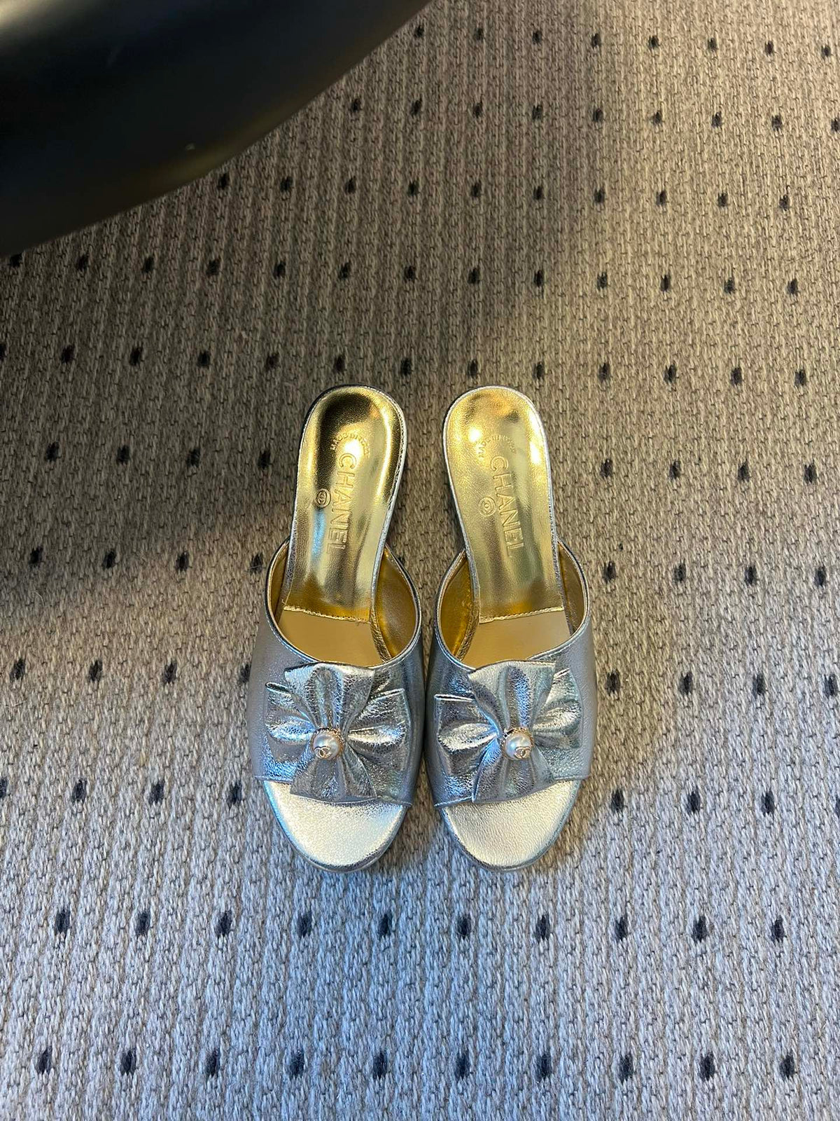CC 26s High-Heeled Slides 60 Metallic Sliver Cowhide 627183