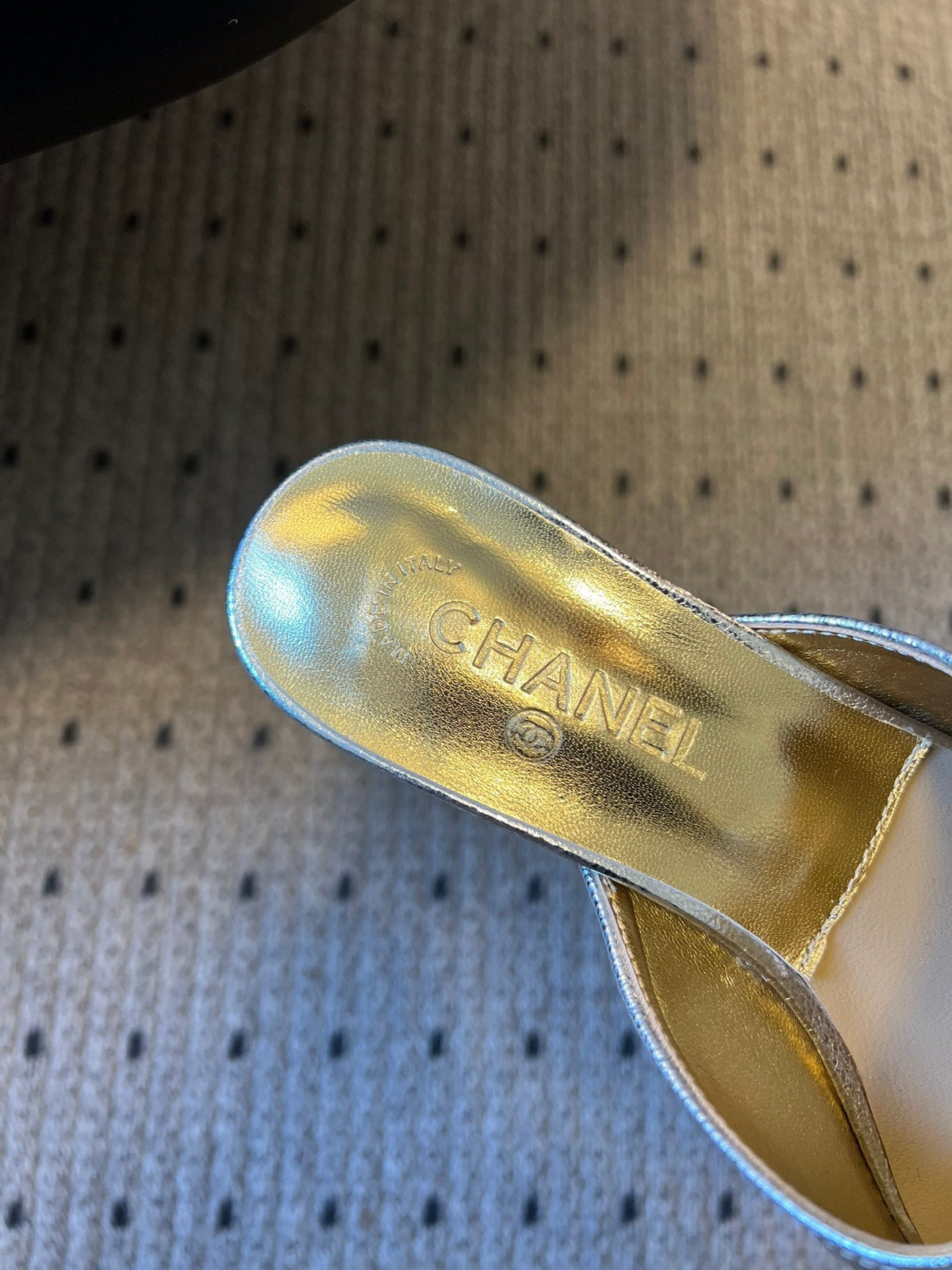 CC 26s High-Heeled Slides 60 Metallic Sliver Cowhide 627183