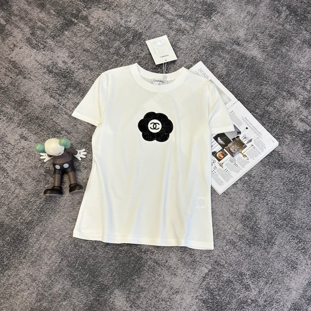 Chanel 2026 Flower T-Shirt Black and White Cotton 359322