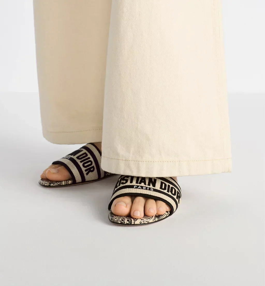 CD Dway Slide Natural Raffia and Black D-Butterfly Paisley Motif