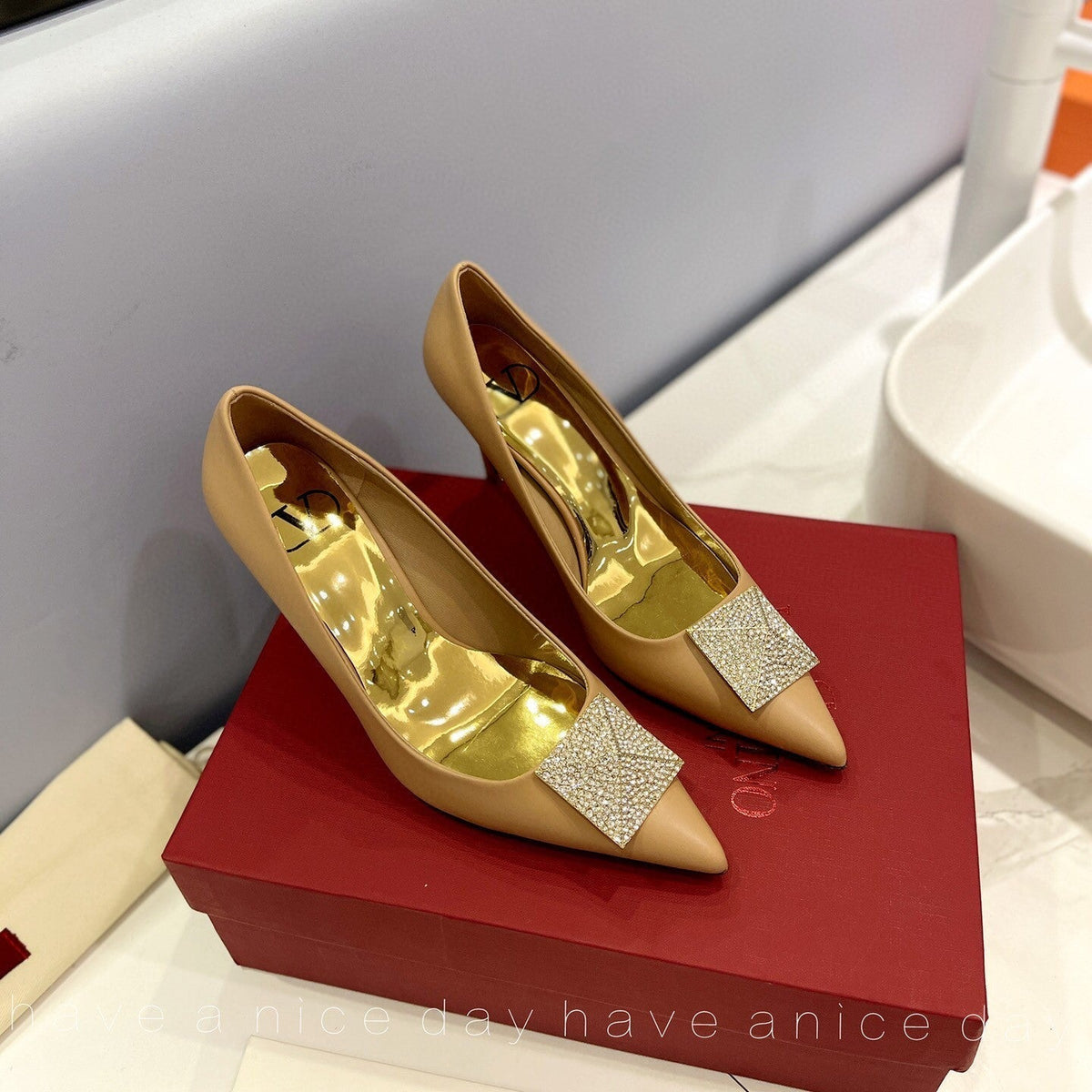 One Stud Diamond Patent Beige Leather Pump