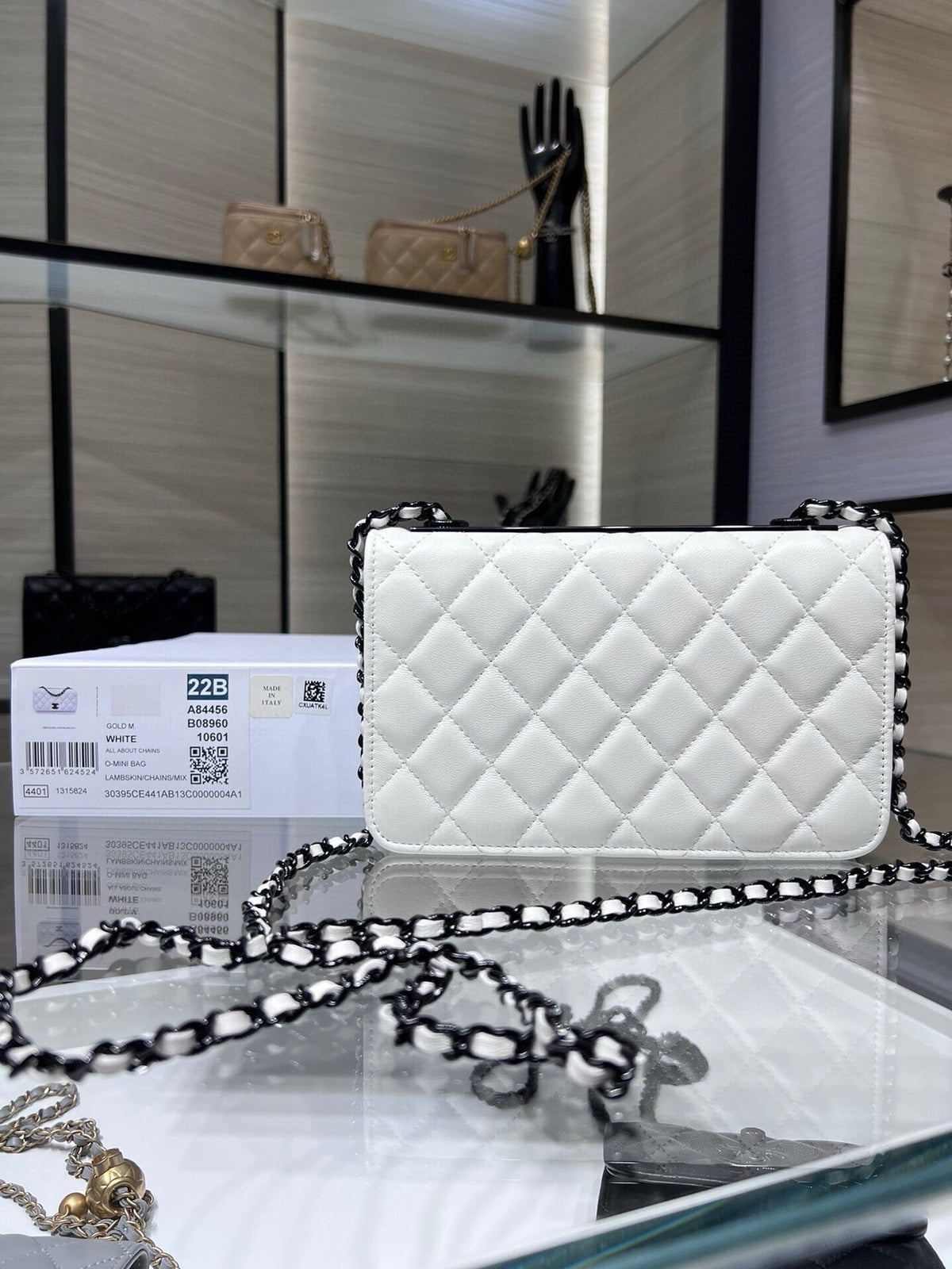 CC WOC 19 WHITE LAMBSKIN BLACK HARDWARE