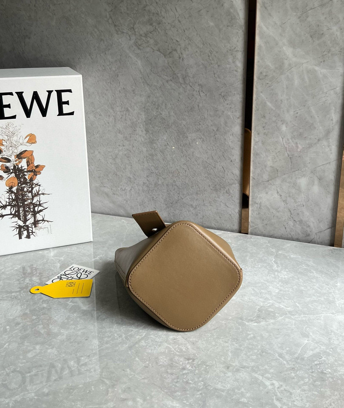LOE MINI 19 PEBBLE BUCKET IN OAK MELLOW CALFSKIN