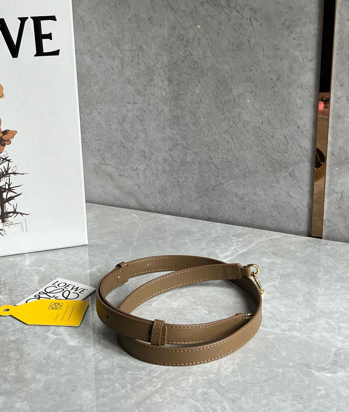 LOE MINI 19 PEBBLE BUCKET IN OAK MELLOW CALFSKIN