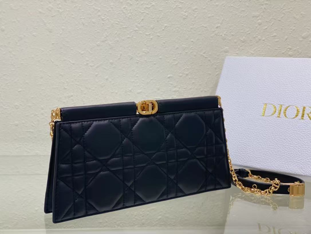 CHAIN CLUTCH 27 BAG IN BLACK LAMBSKIN