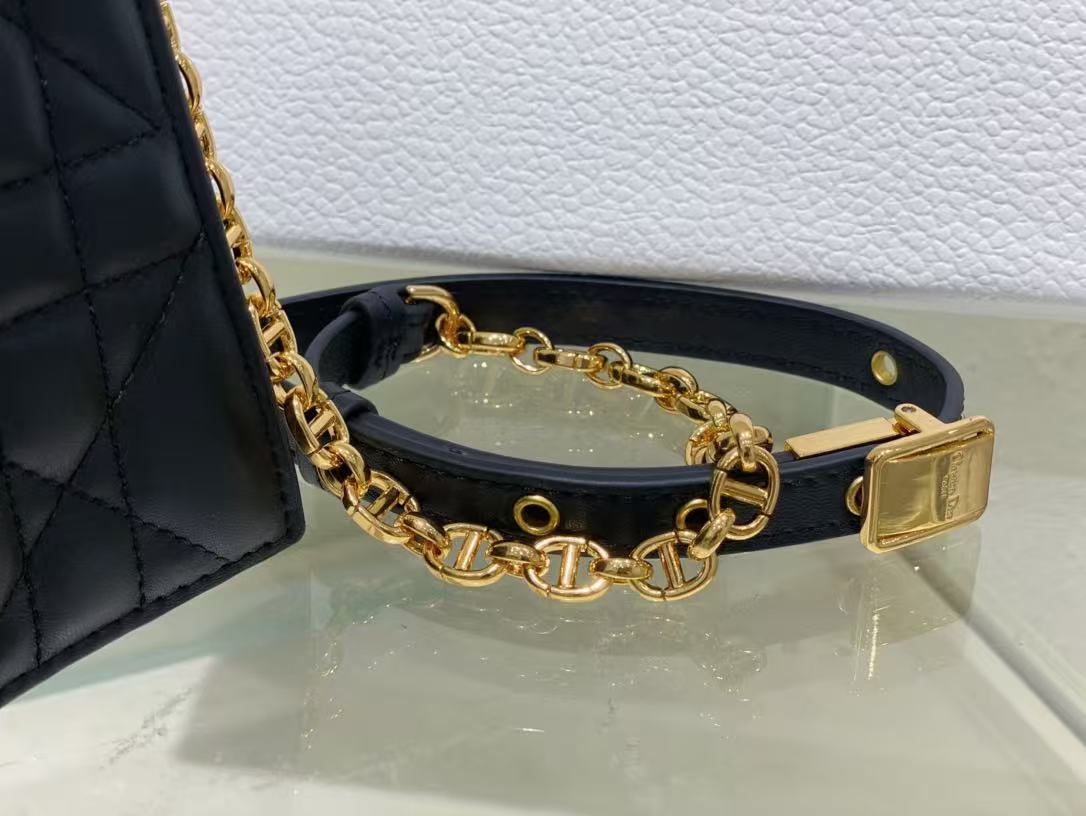 CHAIN CLUTCH 27 BAG IN BLACK LAMBSKIN