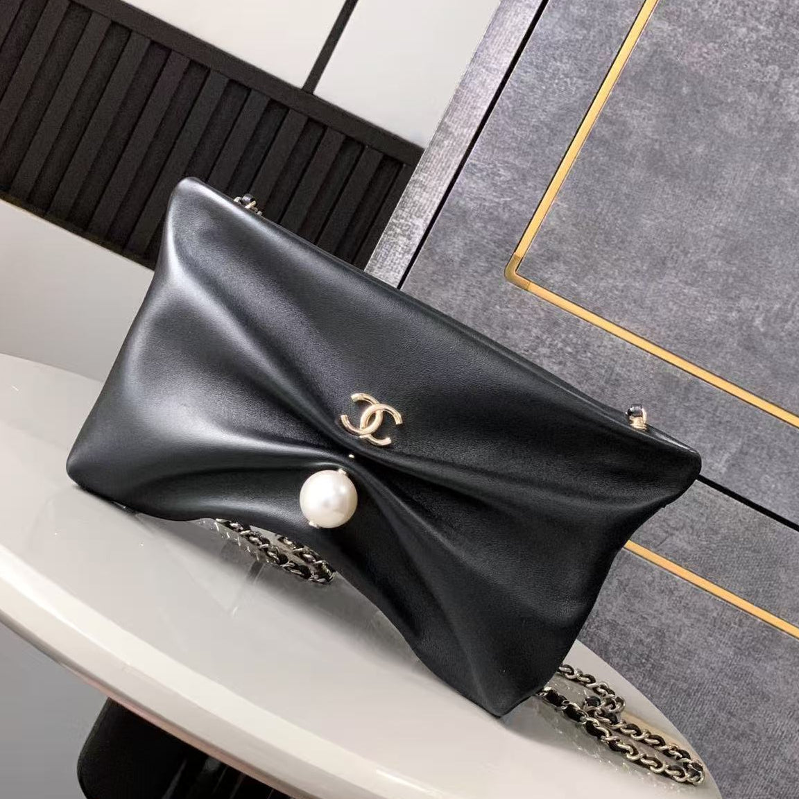 Chanel 2025 Shiny Pearl Clutch With Chain Bag 24cm Black Lambskin