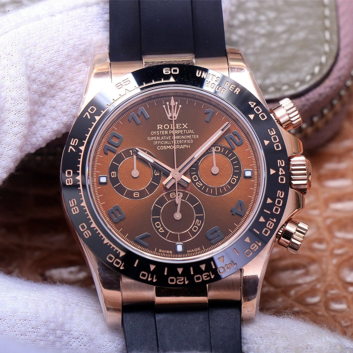 DAYTONA ROSE GOLD CASE 40MM CHOCOLATE DIAL RUBBER STRAP