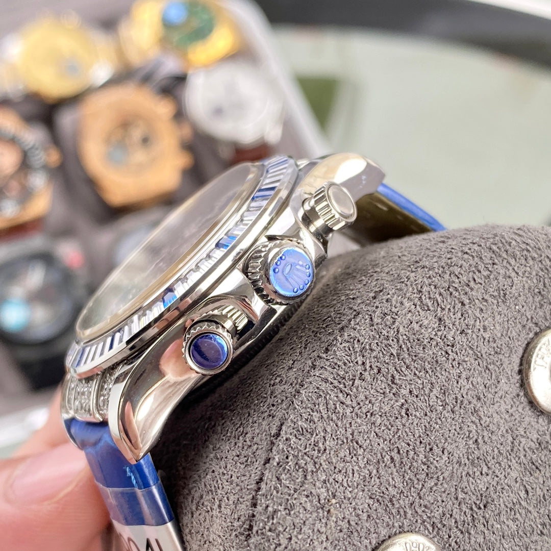 DAYTONA SET WITH 36 BAGUETTE-CUT DIAMONDS