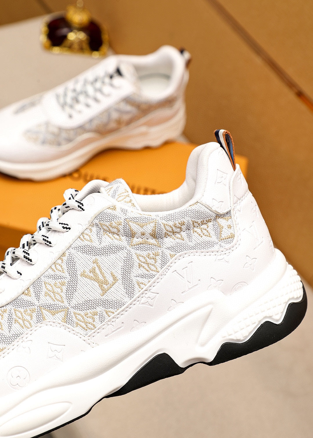 LV MEN'S CASUAL SPORTS SHOE MODEL WHITE