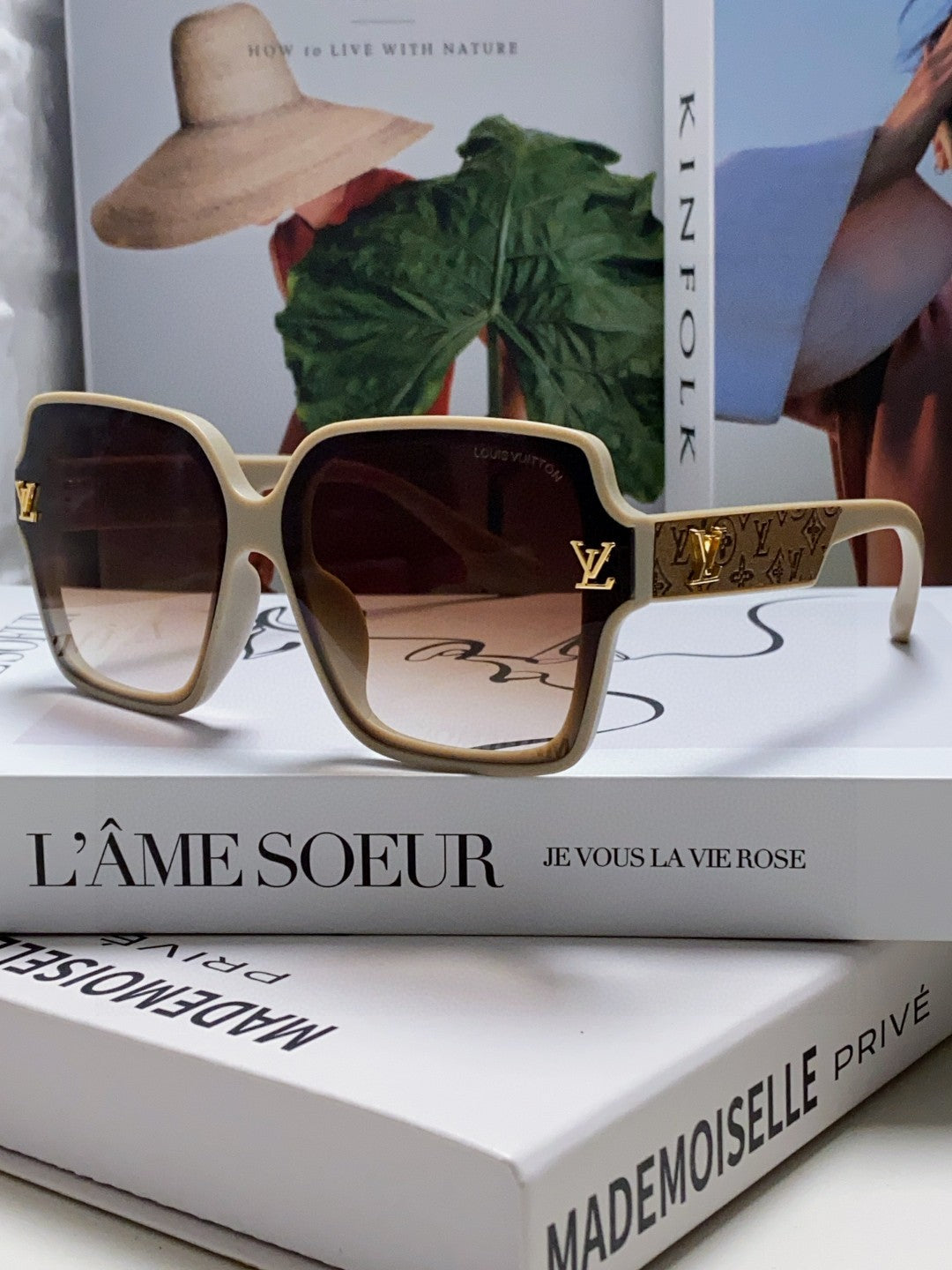 Louis Vuitton Sunglasses 559606