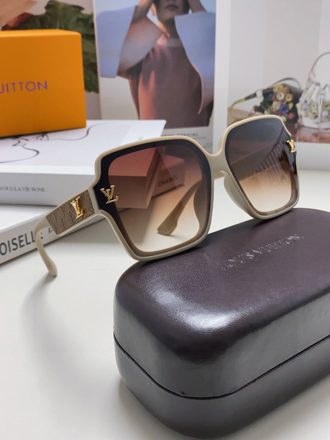 Louis Vuitton Sunglasses 559606