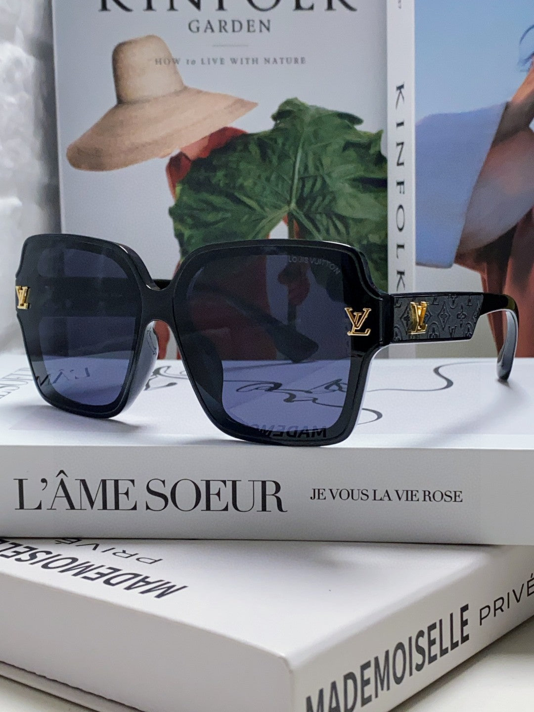 Louis Vuitton Sunglasses 559606