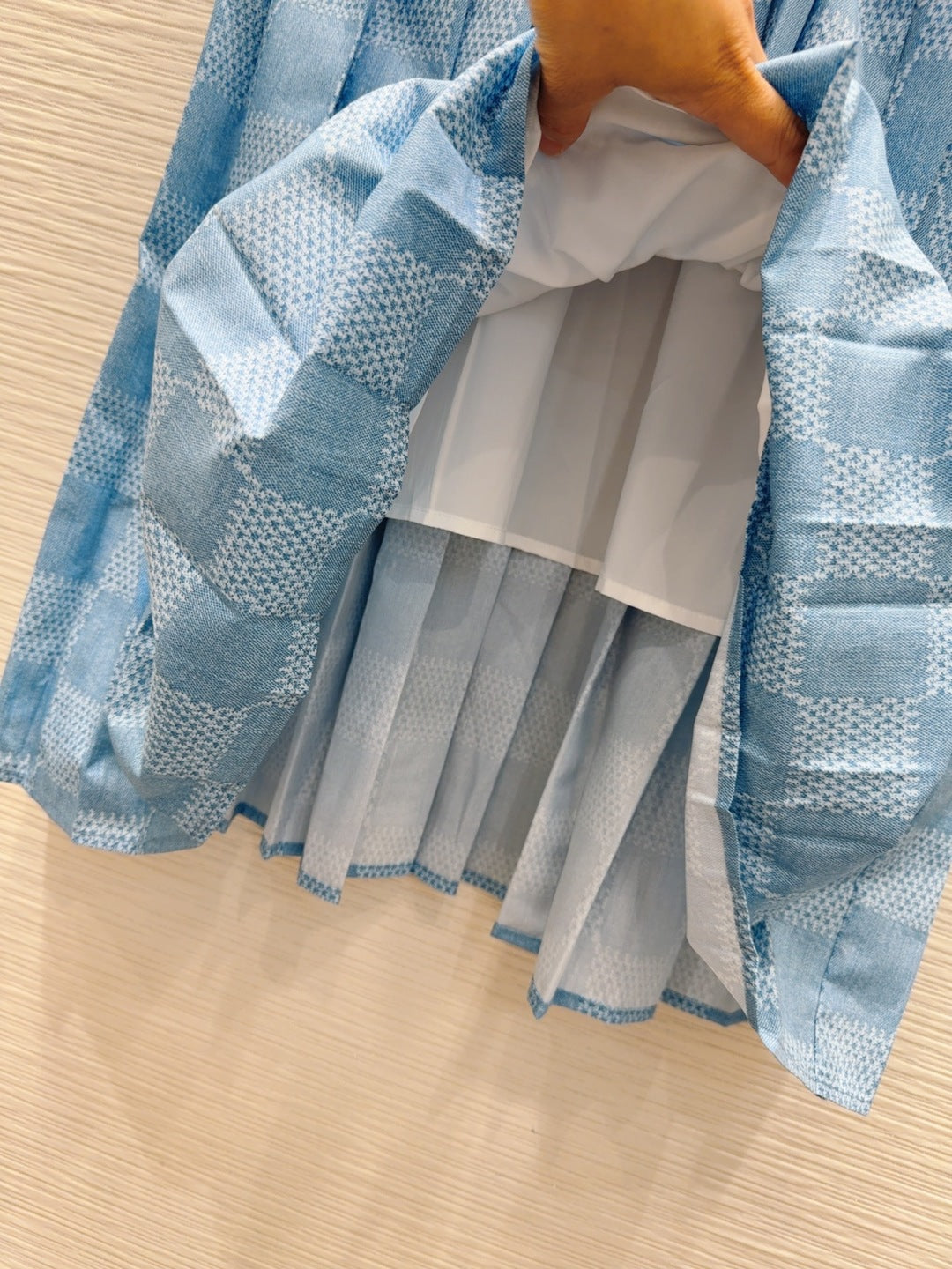 LV 25 Pleated Trendy Dress White Blue Poliester