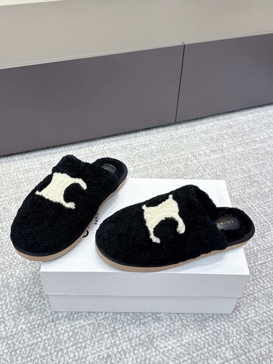 Celine 2026 Triomphe Shearling Mule Furry 654873