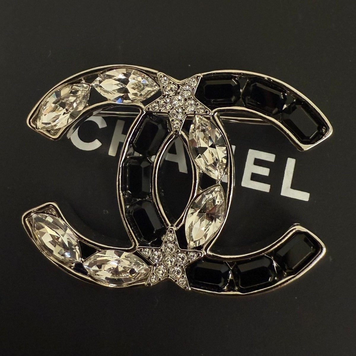 CC Brooch 156918