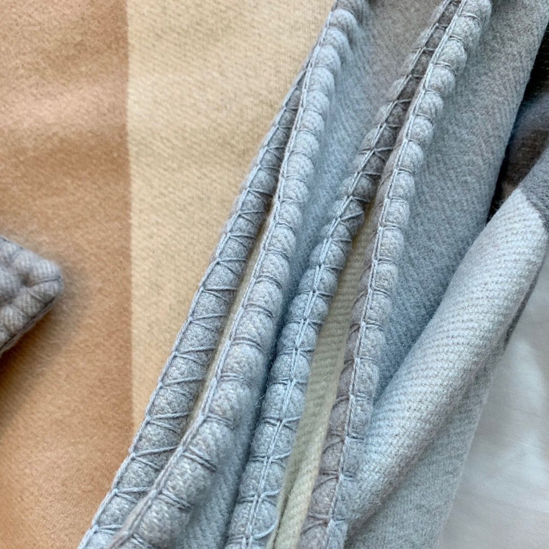 HM Drapeau Blanket Acier and Perle Wool Cashmere