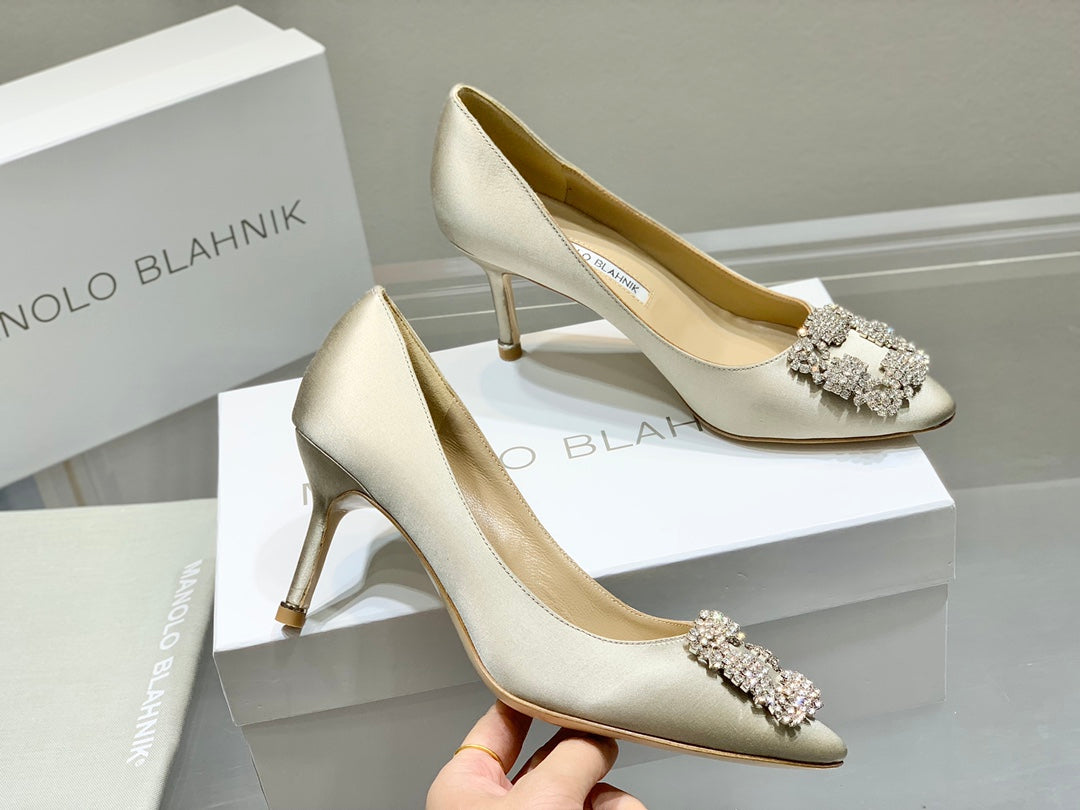 Manolo Diamond Buckle Pumps Beige Silk 327500