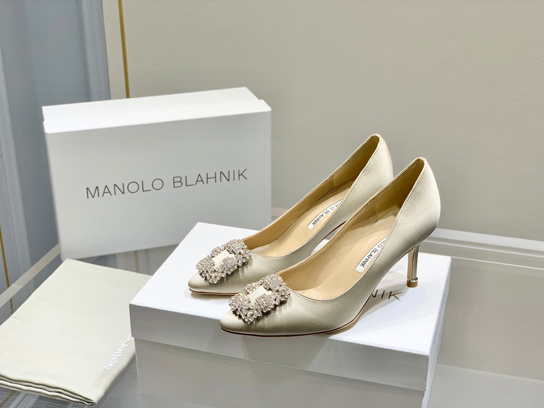 Manolo Diamond Buckle Pumps Beige Silk 327500