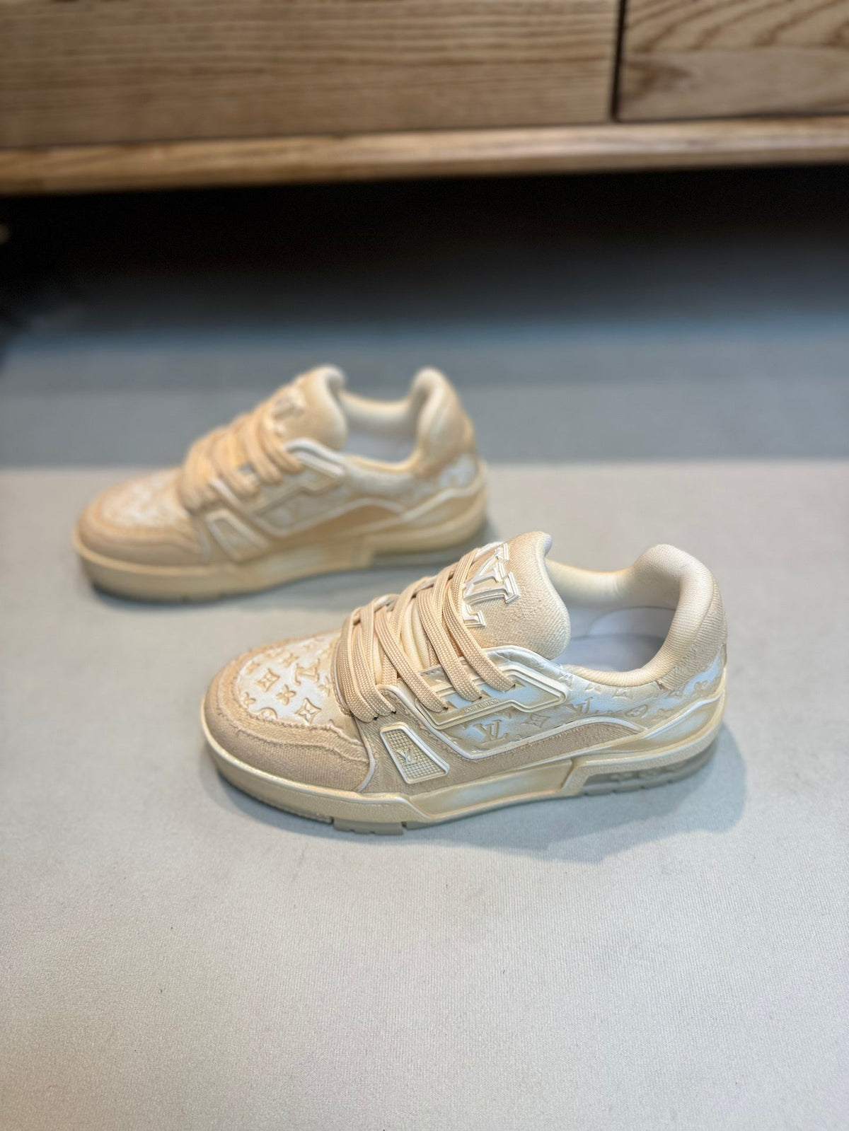 LV TRAINER MONOGRAM DENIM WHITE BEIGE SNEAKE