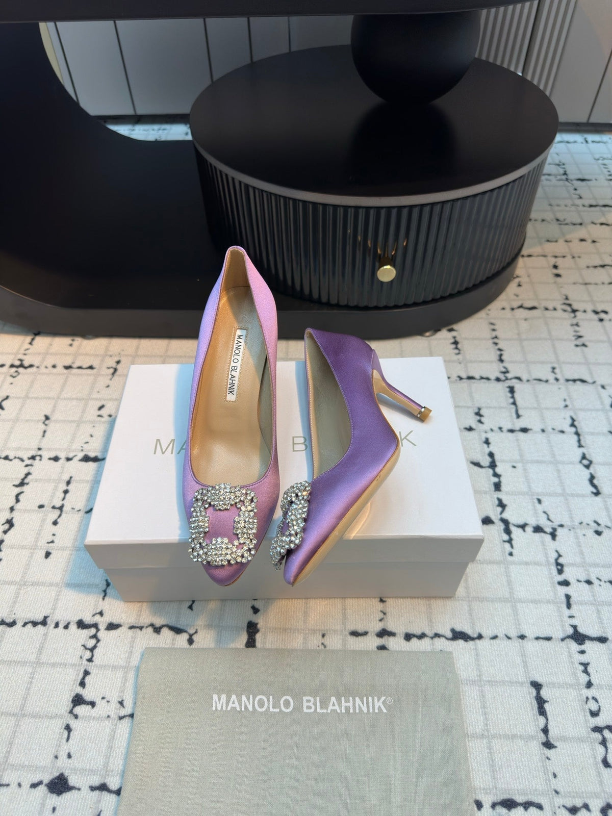 Manolo Blahnik Hangisi Buckle Pump 810197