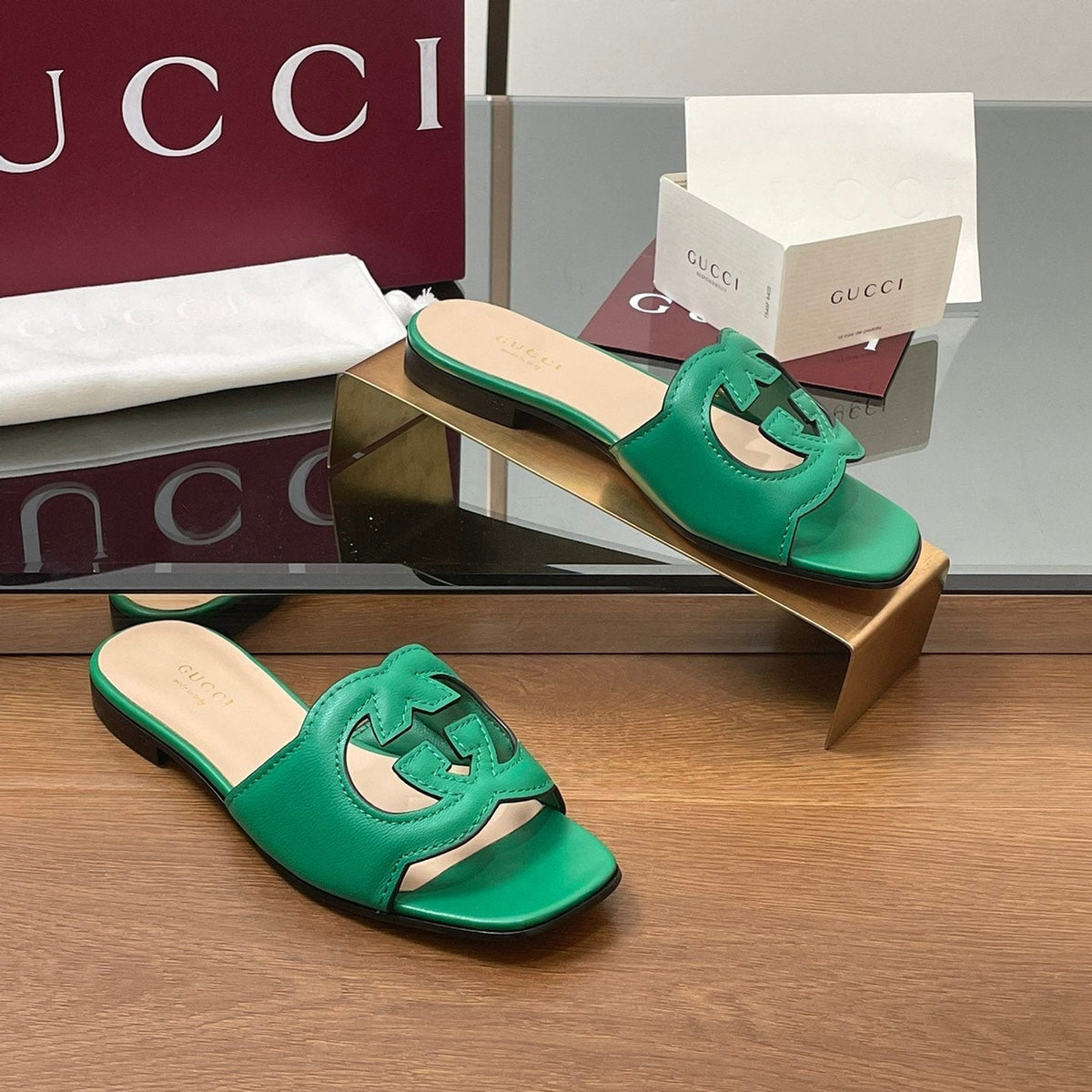 Gucci 2026 Women's Slide Sandal With Interlocking G Leather 765476